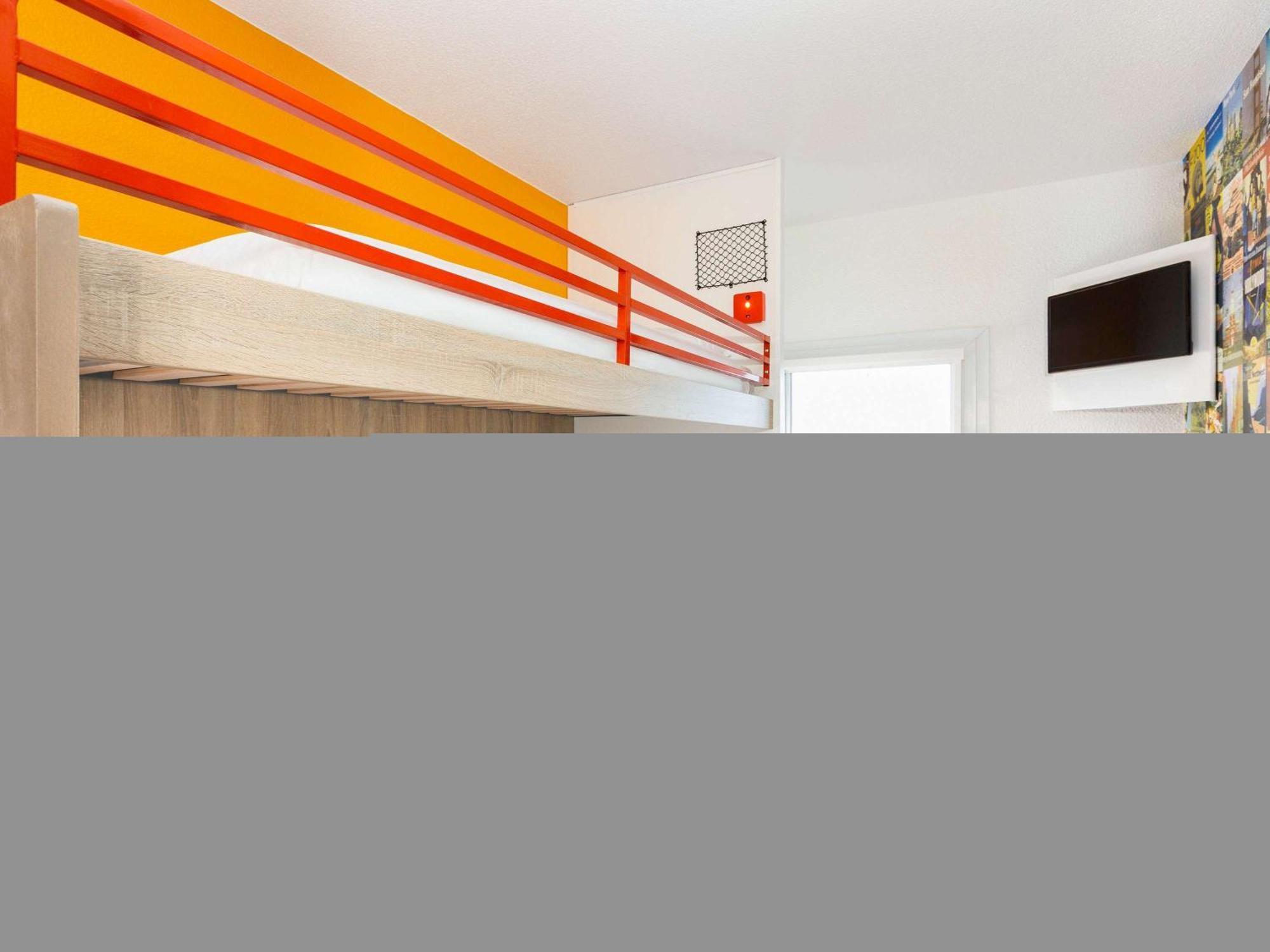 Hotelf1 Frejus Roquebrune Sur Argens Exterior foto