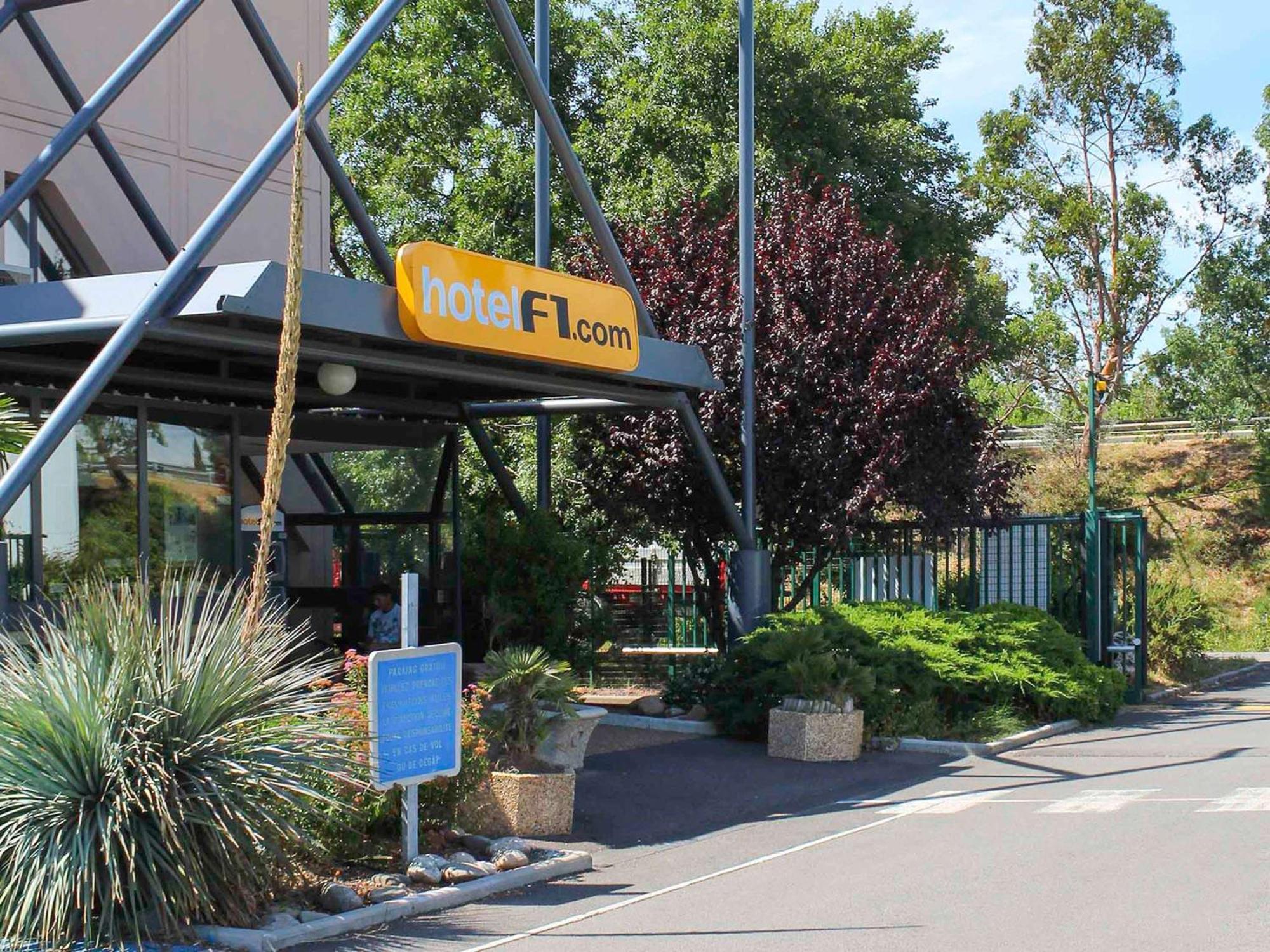 Hotelf1 Frejus Roquebrune Sur Argens Exterior foto