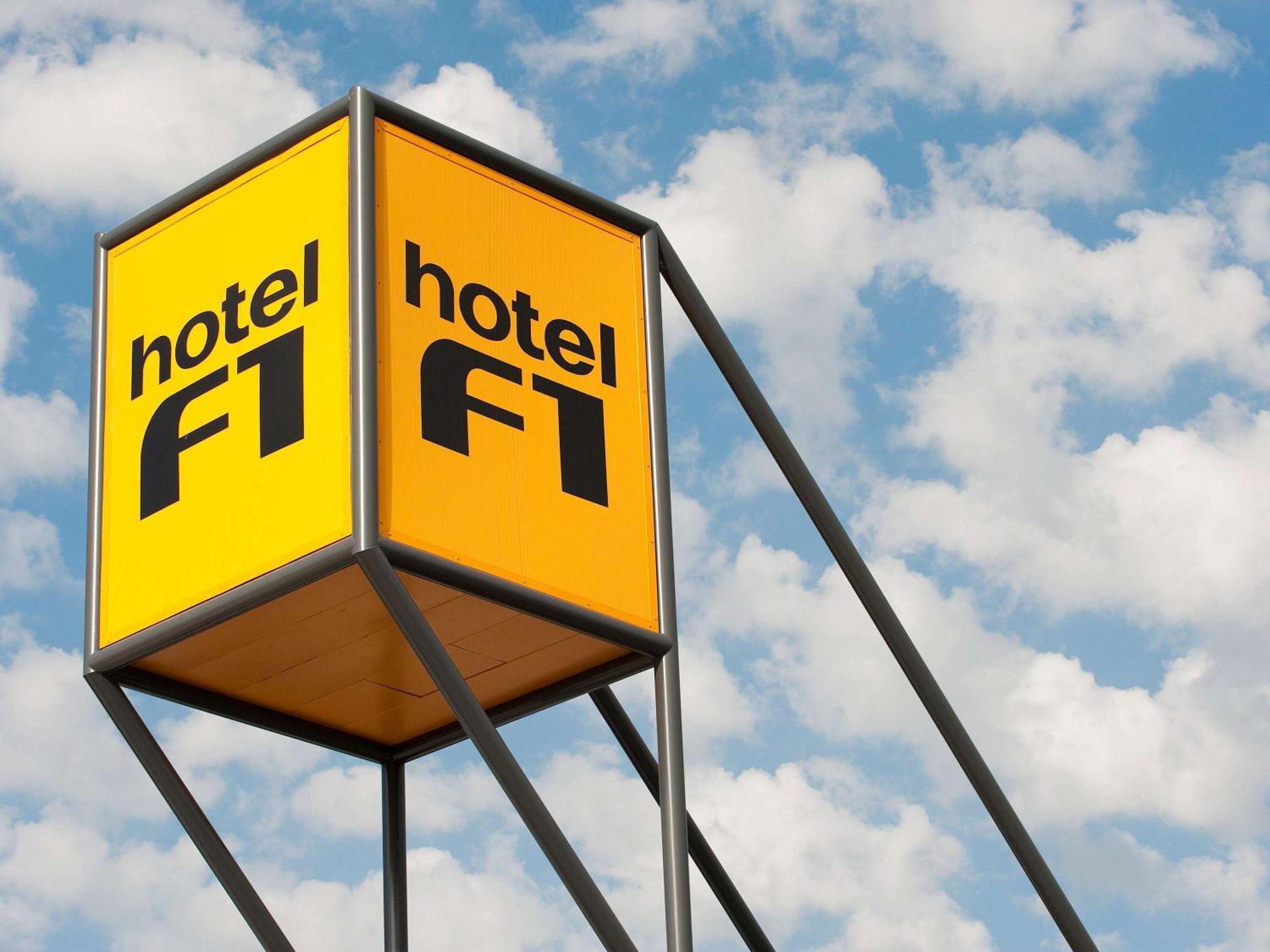 Hotelf1 Frejus Roquebrune Sur Argens Exterior foto